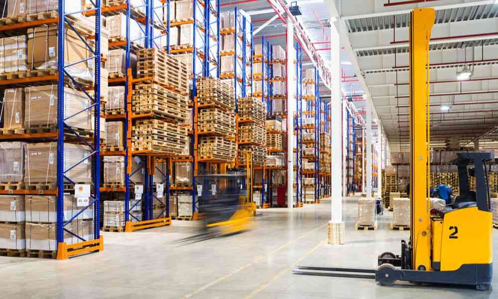 Công việc quan trọng của quản lý kho là theo dõi hoạt động nhập kho