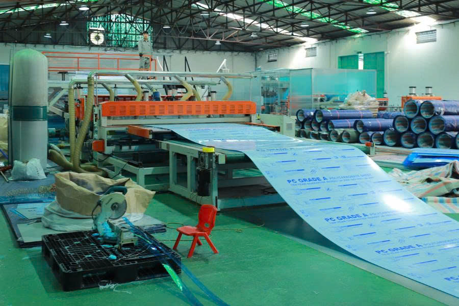 Đặc thù nổi bật của ngành nhựa là tính đa dạng và phức tạp của sản phẩm