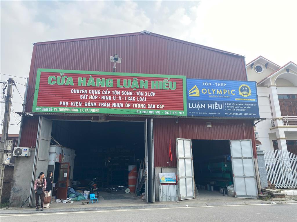 Đại lý Luận Hiếu trước nay bán hàng tôn thép bằng phương pháp thủ công